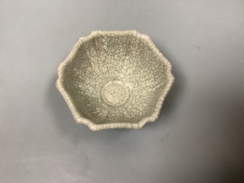 A Chinese crackle glaze hexagonal cup, diameter 9cm